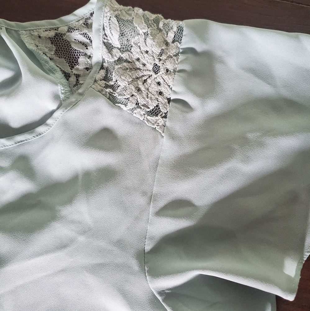 TORRID GREEN TOP - Picture 4 of 7